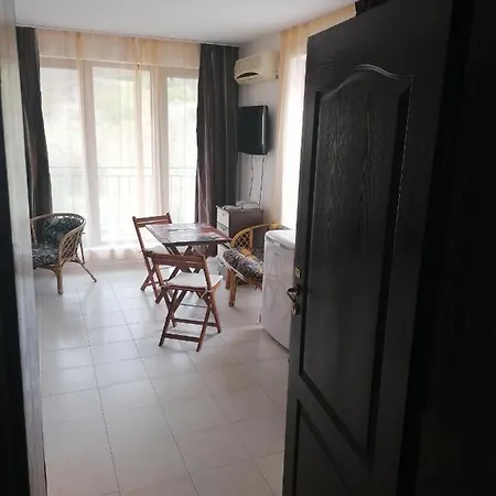 Hotel apartamentowy Triumph Village 4*