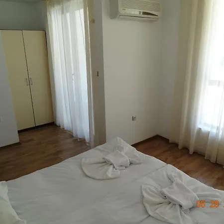 Triumph Village Hotel apartamentowy