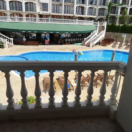 Triumph Village Hotel apartamentowy