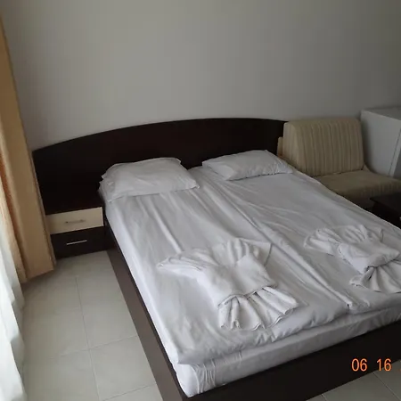 Triumph Village アパートホテル 4*