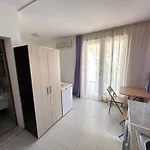 Triumph Village Szveti Vlasz