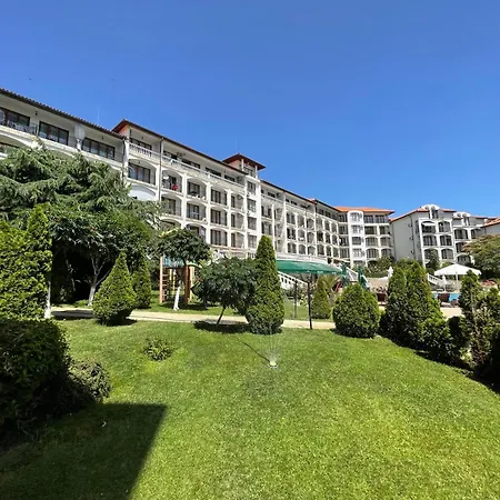 Triumph Village Lägenhetshotell 4*