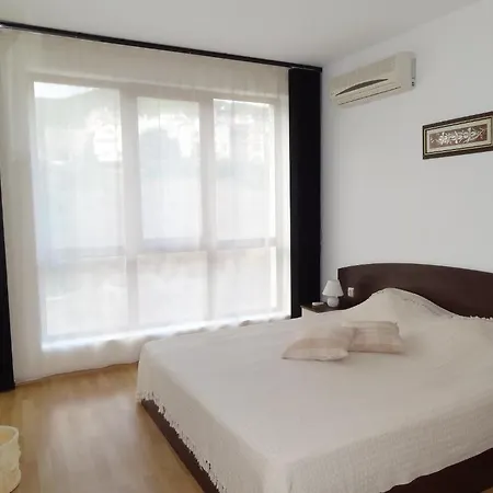 Triumph Village アパートホテル